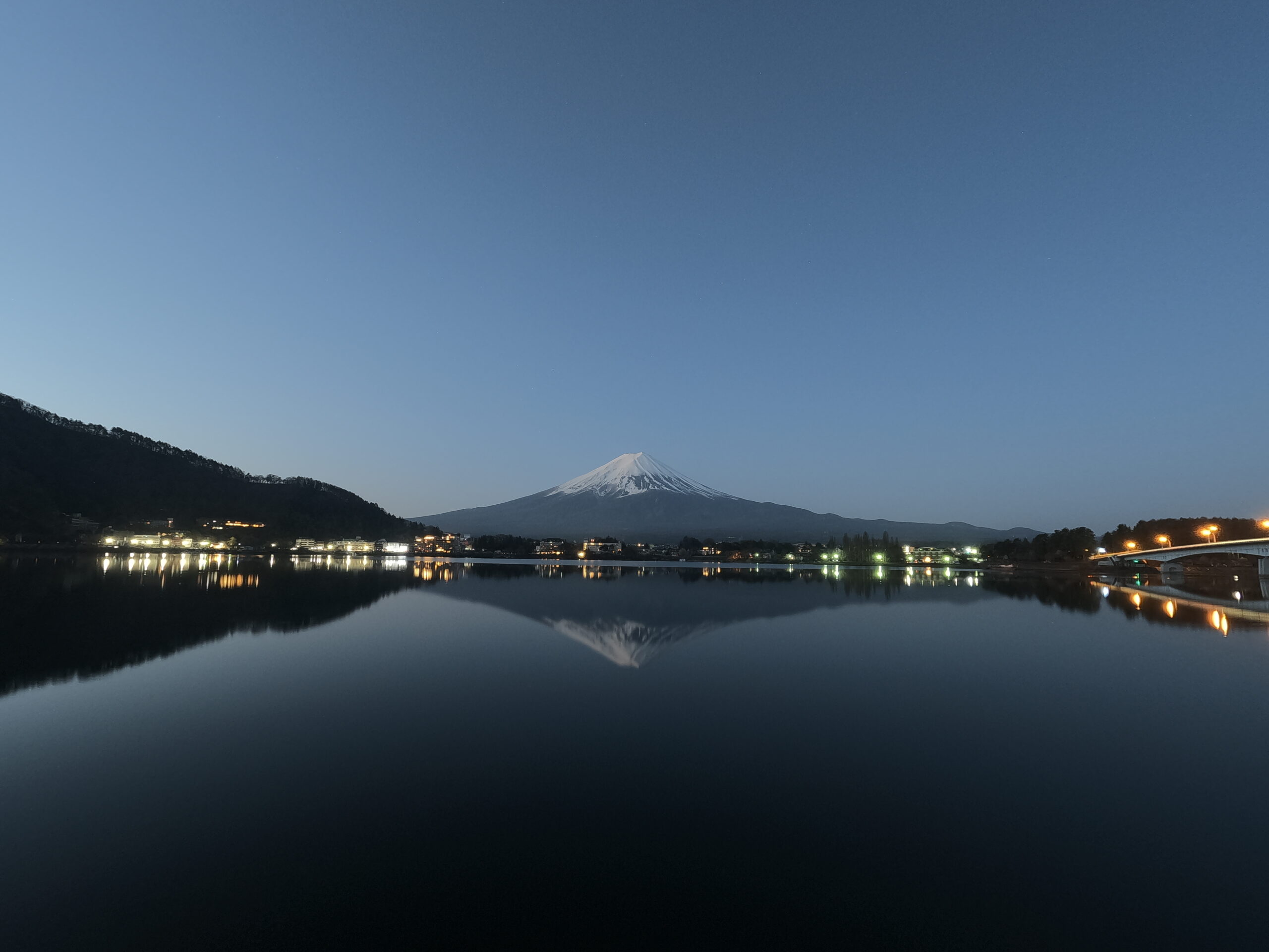 富士山の夜明け